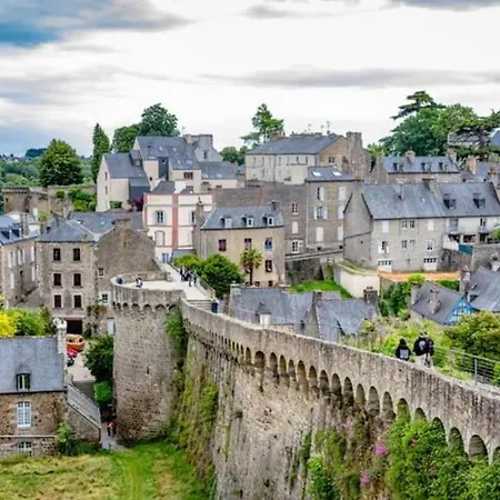 Escapade Place 11 - N2 - Centre * Dinan